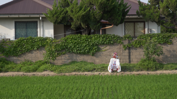 Videostill aus: Surya Suran Gied "100 Jahre"