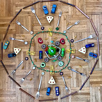Mitmachmittwoch: Ein Mandala aus Gegenständen legen - Das Mandala von oben